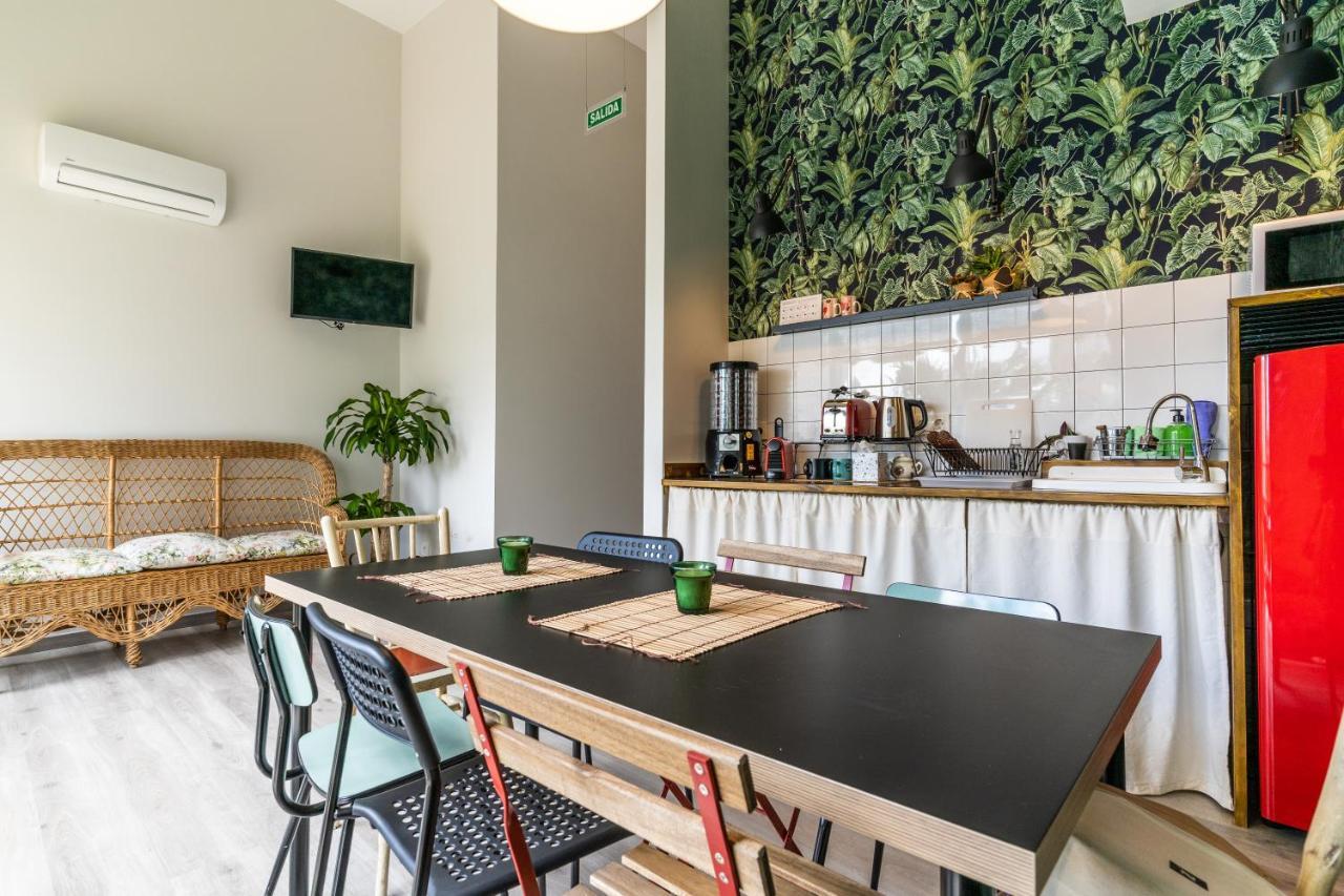 Four Rooms Hostel Луго Экстерьер фото