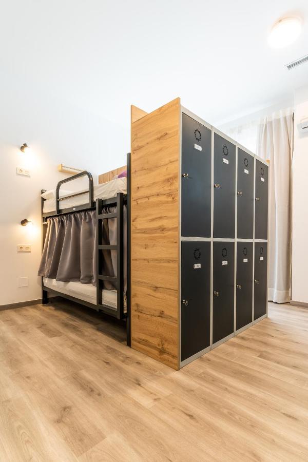 Four Rooms Hostel Луго Экстерьер фото